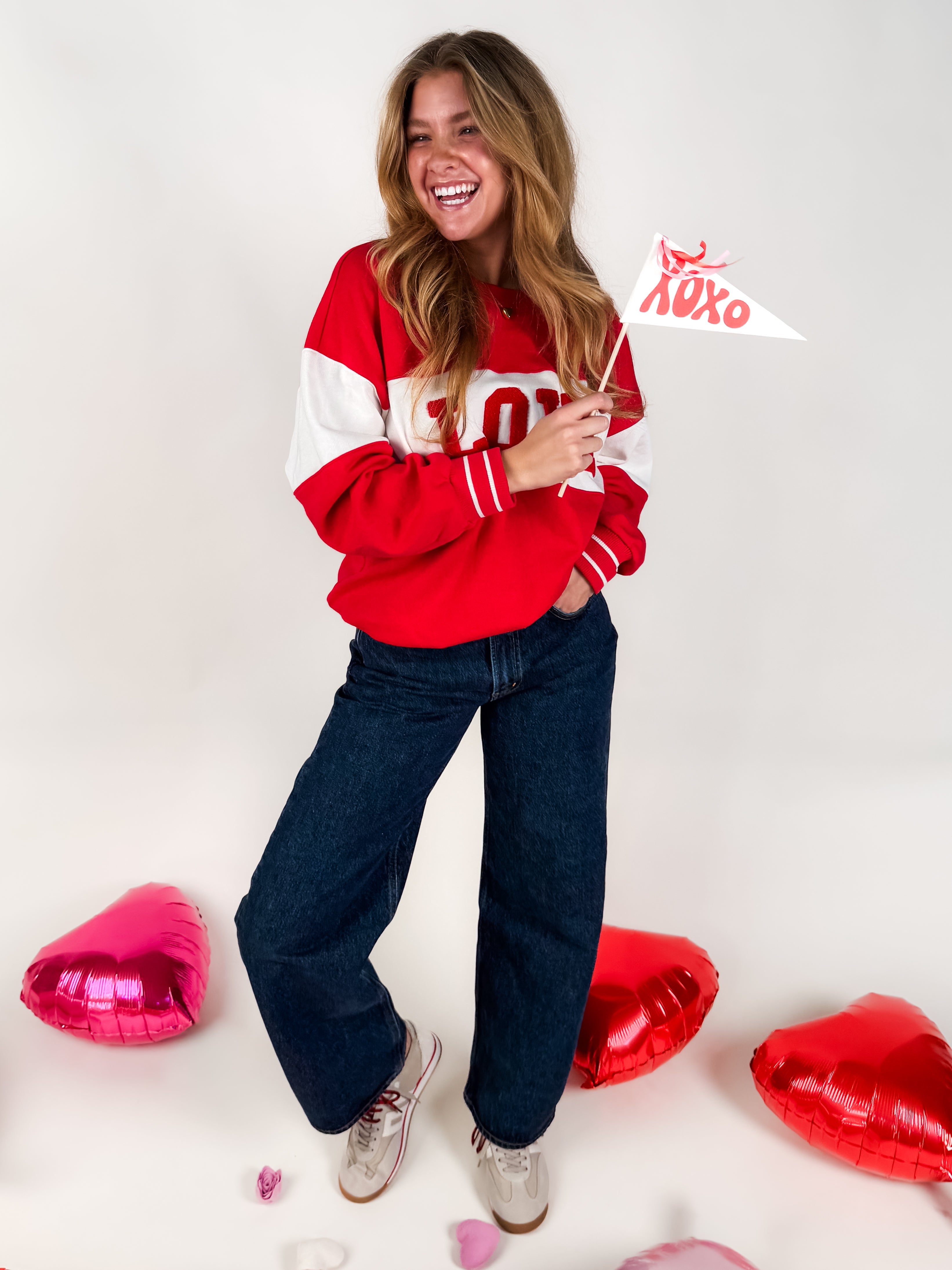 Oversized Love Sweatshirt Look image