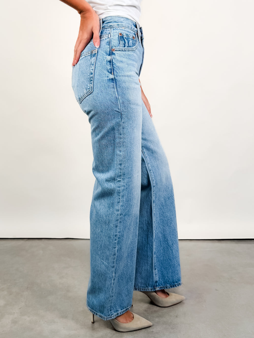 Larsen Relaxed Flare Jeans in Mellow