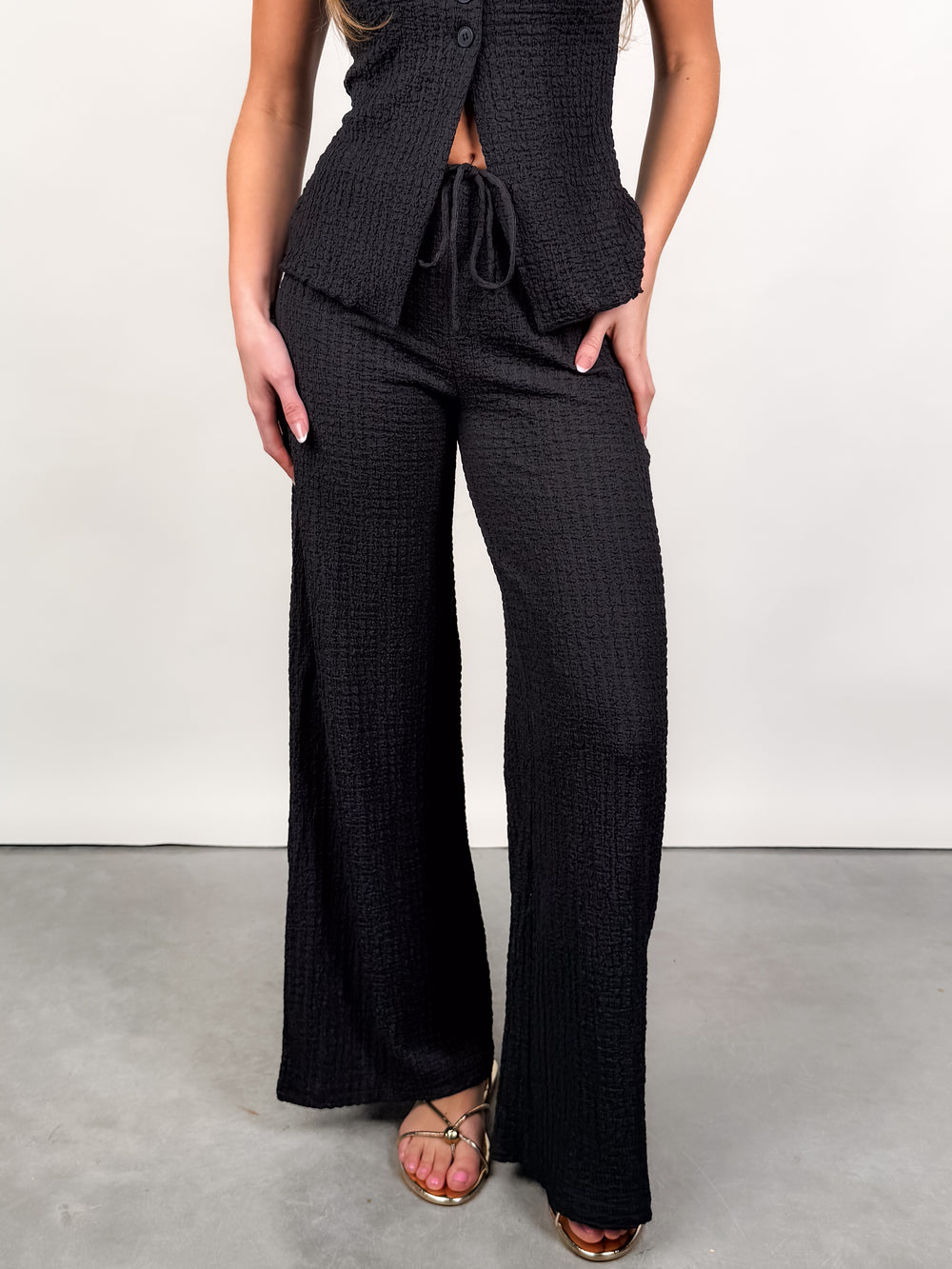Never Show Crinkle Textured Pants