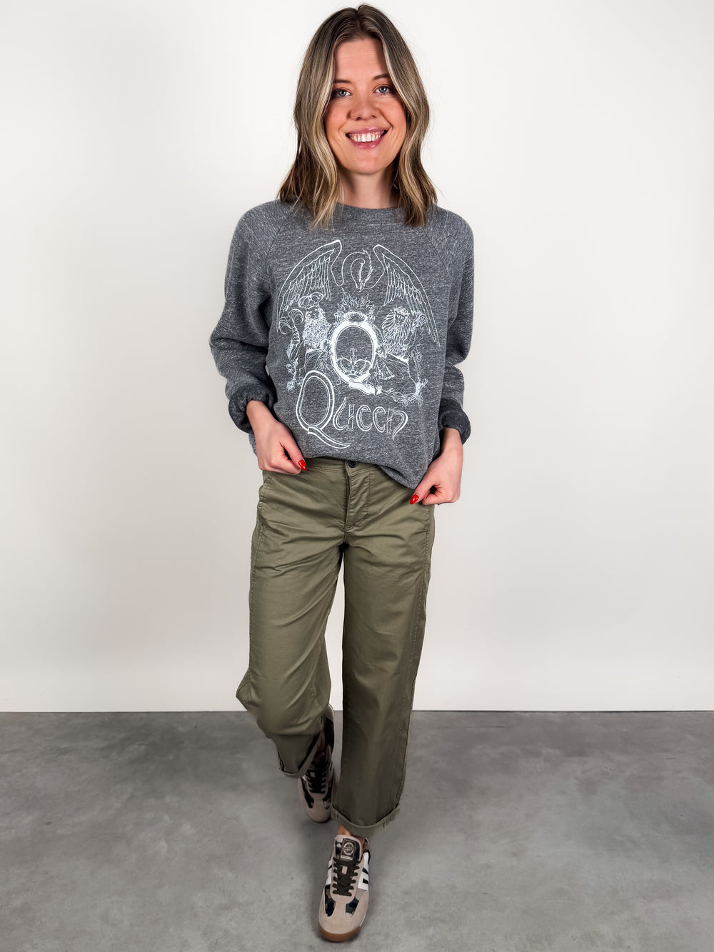 Queen Crest Vintage Raglan Sweatshirt