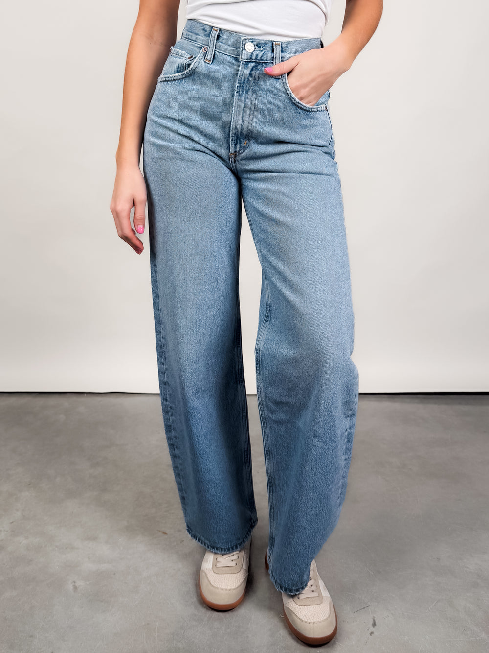 Light Wash Barrel Jeans