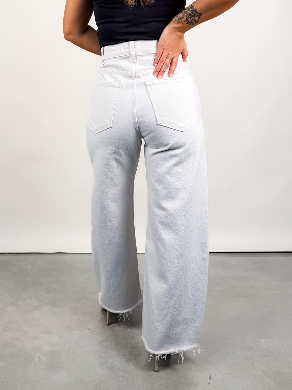 Low Curve Fray in Milkshake